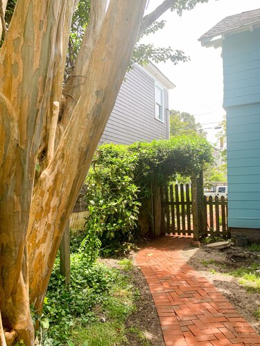 1886 Charming Cassat Cottage in Cape Charles, VA