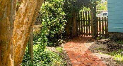 1886 Charming Cassat Cottage in Cape Charles, VA