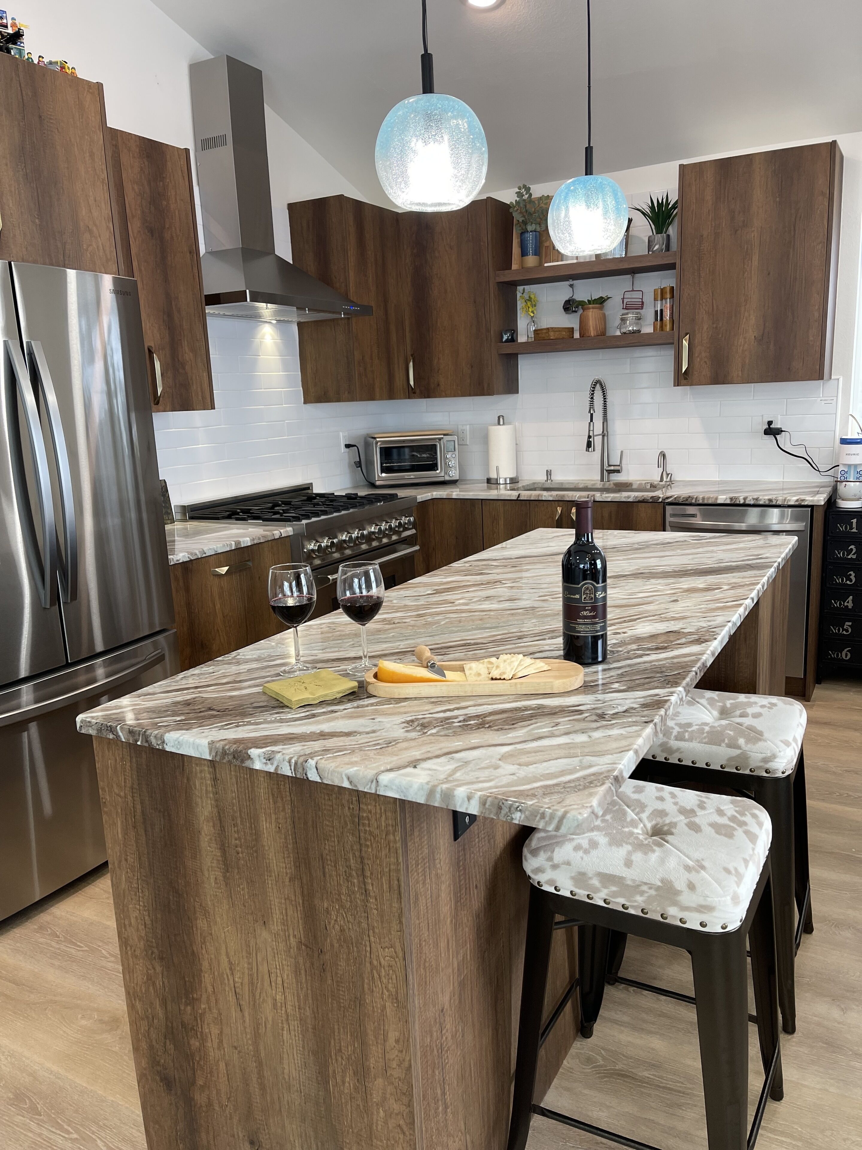 BRAND NEW-Perfect Rustic Modern Get Away – Right on the slopes! w/Hot Tub