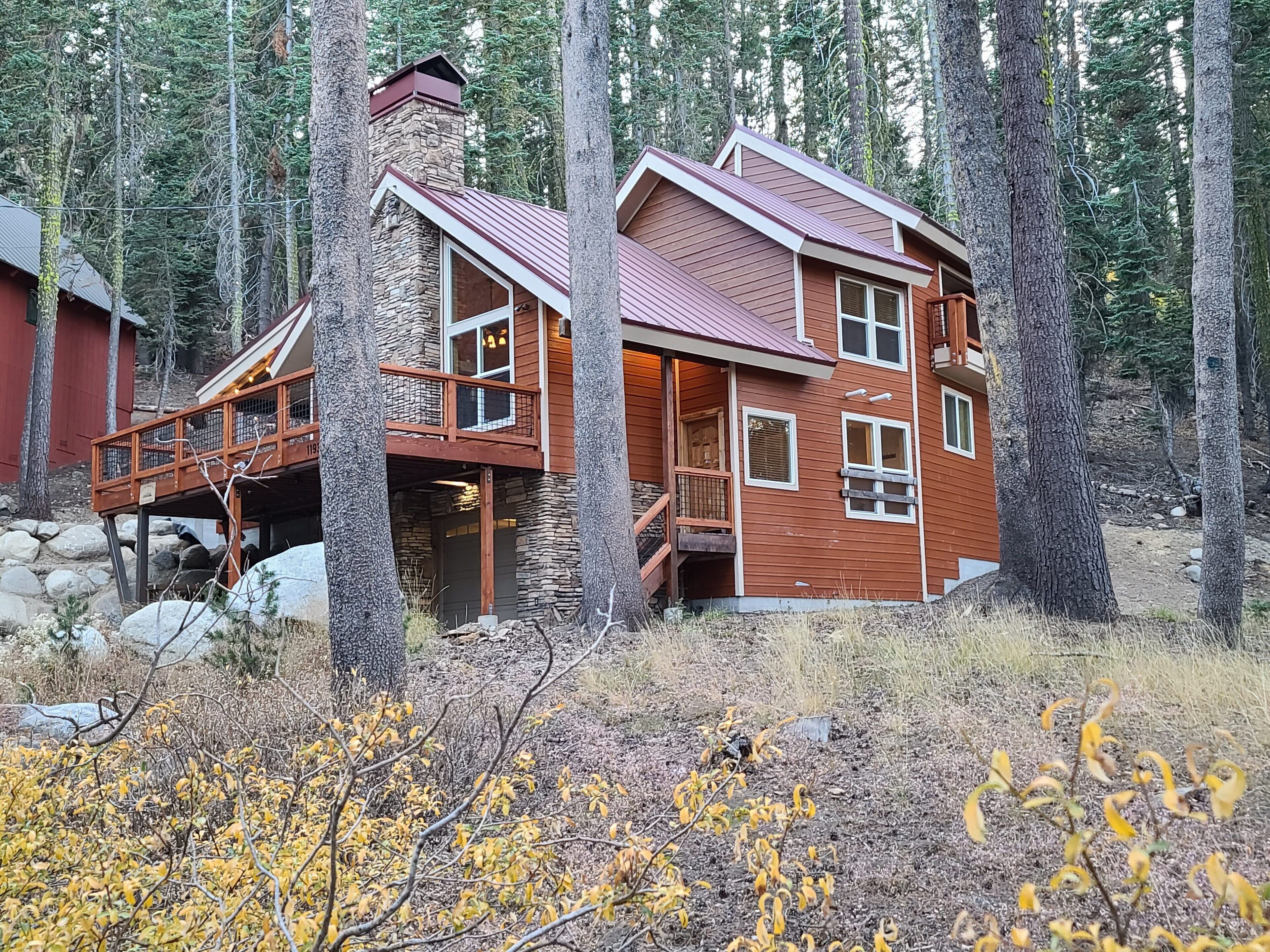 Serene Lakes Cabin w/ view close to Sugar Bowl (New on VRBO)