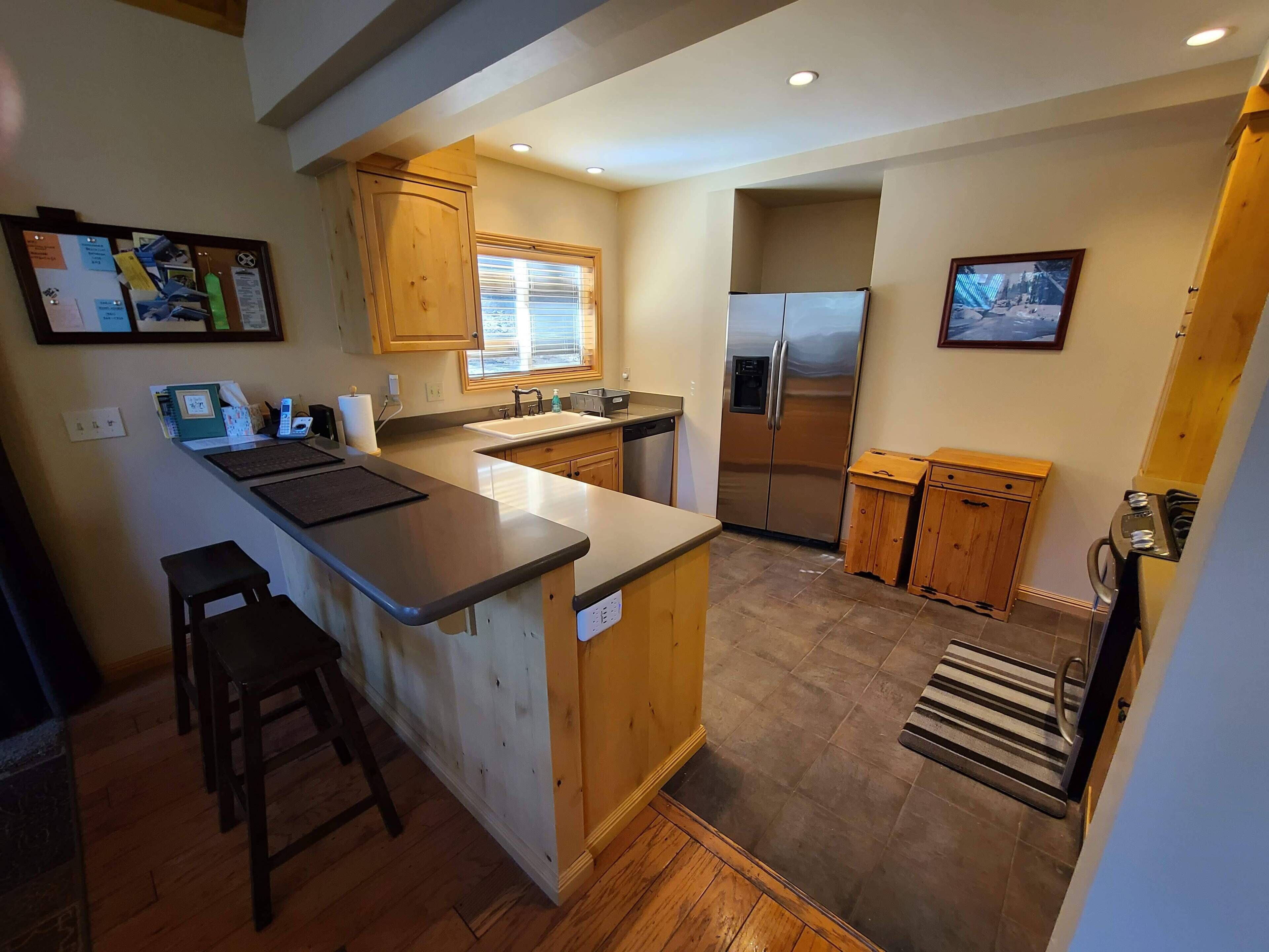 Serene Lakes Cabin w/ view close to Sugar Bowl (New on VRBO)