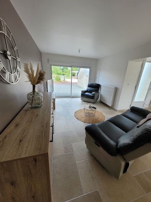 TV - House located in a quiet cul-de-sac, close to the dunes. (Créances)