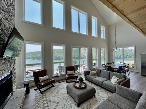 Modern Lake Cottage - Amazing Views - 6 Bed/6 Bath - Boat Launch