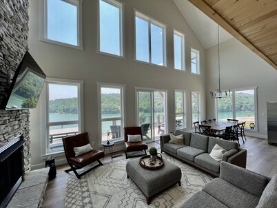 Modern Lake Cottage - Amazing Views - 6 Bed/6 Bath - Boat Launch