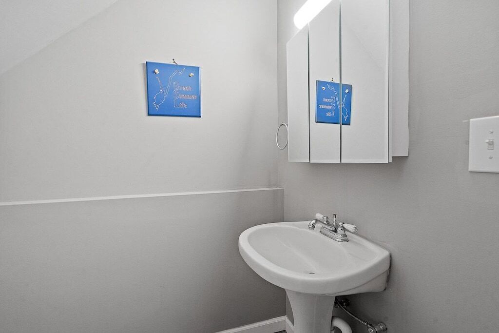 South Shore Edgewater Loft - Private Lakefront 