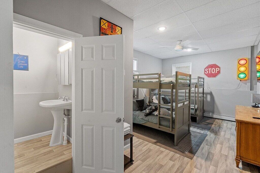 South Shore Edgewater Loft - Private Lakefront 