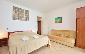 1 chambre, lit parapluie, Wi-Fi gratuit, draps fournis
