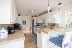 冰箱、微波炉、烤箱、炉灶