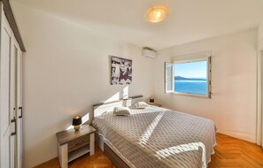 3 عدّة غرف نوم وواي فاي مجانًا وملاءات أسرّة