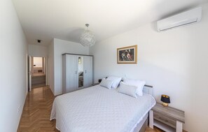 3 bedrooms, free WiFi, bed sheets - Nice apartment in Marina with WiFi (Marina)