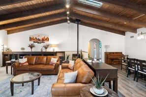 Smart TV, fireplace, books, offices