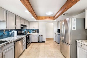 Fridge, microwave, oven, stovetop - Close to Trails! Hot Tub, Fire Pit, Putting Green! (Sedona)