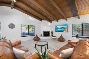 Smart TV, fireplace, books, offices
