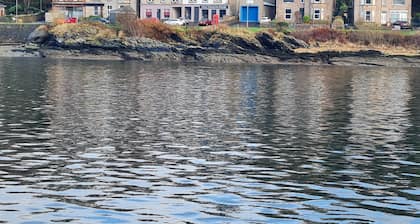 Cove Lochside Apartment with Sea and Sunset Views