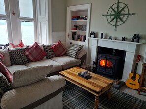 TV, video-game console, books - Cove Lochside Apartment with Sea and Sunset Views (Helensburgh)