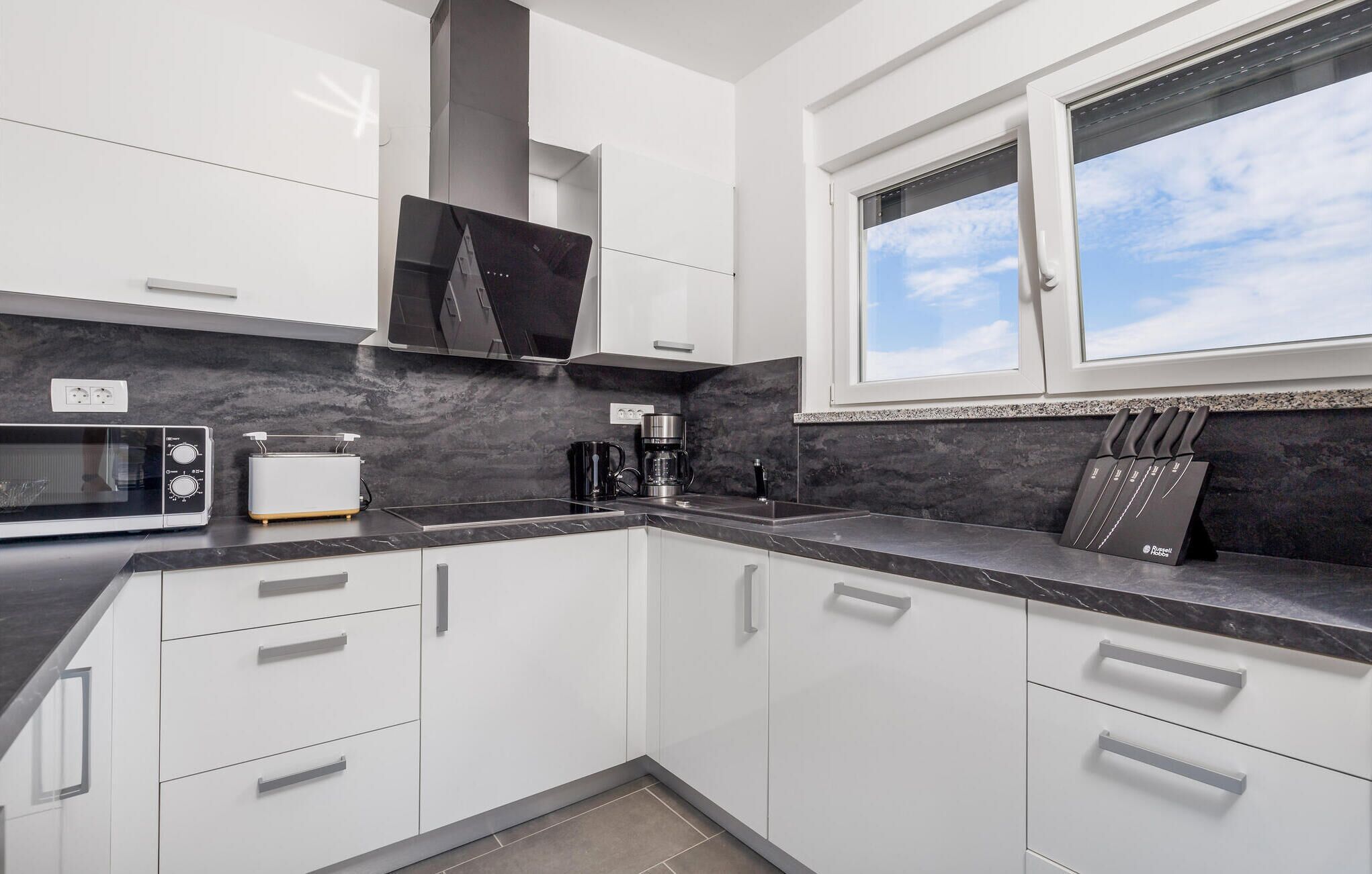 Réfrigérateur, four, plaque de cuisson, lave-vaisselle