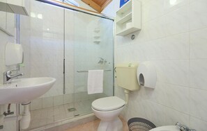 Douche, sèche-cheveux