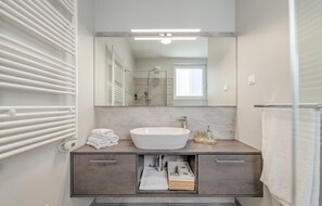 Bathtub, hair dryer