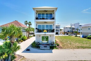 Exterior - Shore to Please! Laguna Beach, Fl. Pet friendly! Across the street to the beach (Panama City Beach)