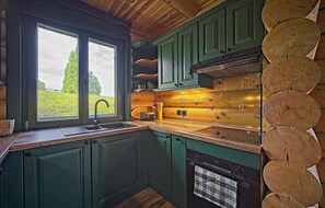 Frigorífico, horno, placa de cocina y lavavajillas