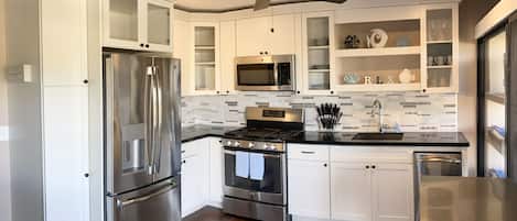 Coffee/tea maker, fridge, microwave, oven