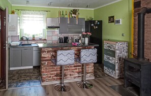 Kjøleskap, ovn og kokeplater