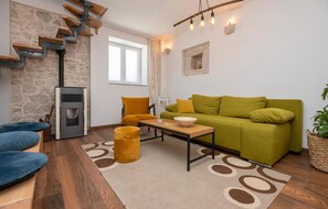 TV - 2 bedroom beautiful home in Runovici (Runovici)