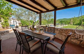 Outdoor dining - 2 bedroom beautiful home in Runovici (Runovici)