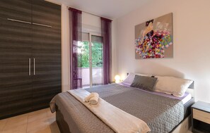 6 bedrooms, iron/ironing board, travel cot, free WiFi