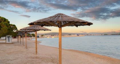 Schönes Haus in Bibinje mit Außenpool