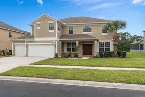 Exterior - Lakeview Villa w/8 Bedrooms 5 King Suite 3 miles to Disney (Kissimmee)
