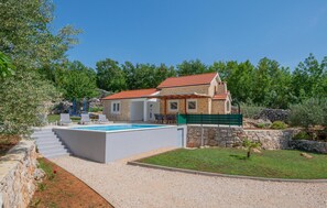 Exterior - Awesome home in Poljica (Poljica)