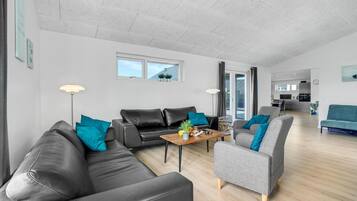 TV connectée, baby-foot, table de tennis de table