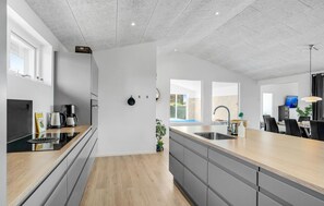 Kühlschrank, Mikrowelle, Geschirrspüler