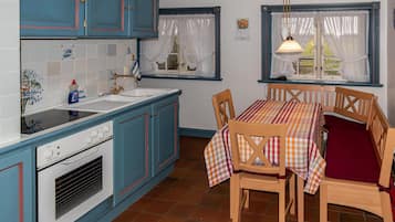 Fridge, stovetop, coffee/tea maker