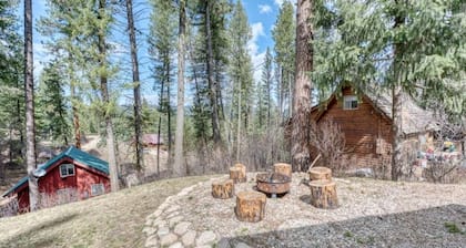 Holiday Tree House - with community pool & golf!