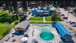 Piscina externa, piscina aquecida