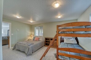 5 bedrooms, iron/ironing board, free WiFi, bed sheets