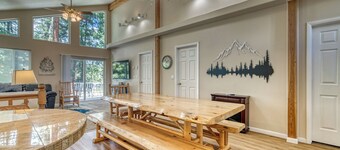 Holiday Tree House - with community pool & golf!