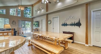 Holiday Tree House - with community pool & golf!