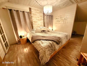 2 bedrooms, desk, iron/ironing board, travel cot