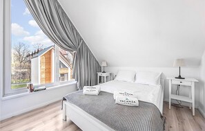 2 bedrooms, travel cot, free WiFi, bed sheets