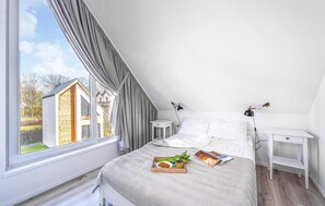 2 bedrooms, travel cot, free WiFi, bed sheets