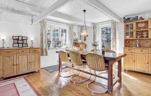 Amazing home in Rønne with kitchen