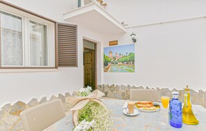Outdoor dining - Awesome home in El Coronil with WiFi (El Coronil)