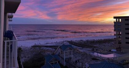 BEACHFRONT PENTHOUSE CORNER - THE EMERALD BLUE AT ISLAND PRINCESS