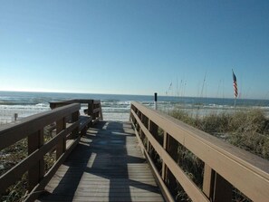 On the beach - BEACHFRONT PENTHOUSE CORNER - THE EMERALD BLUE AT ISLAND PRINCESS (Fort Walton Beach)