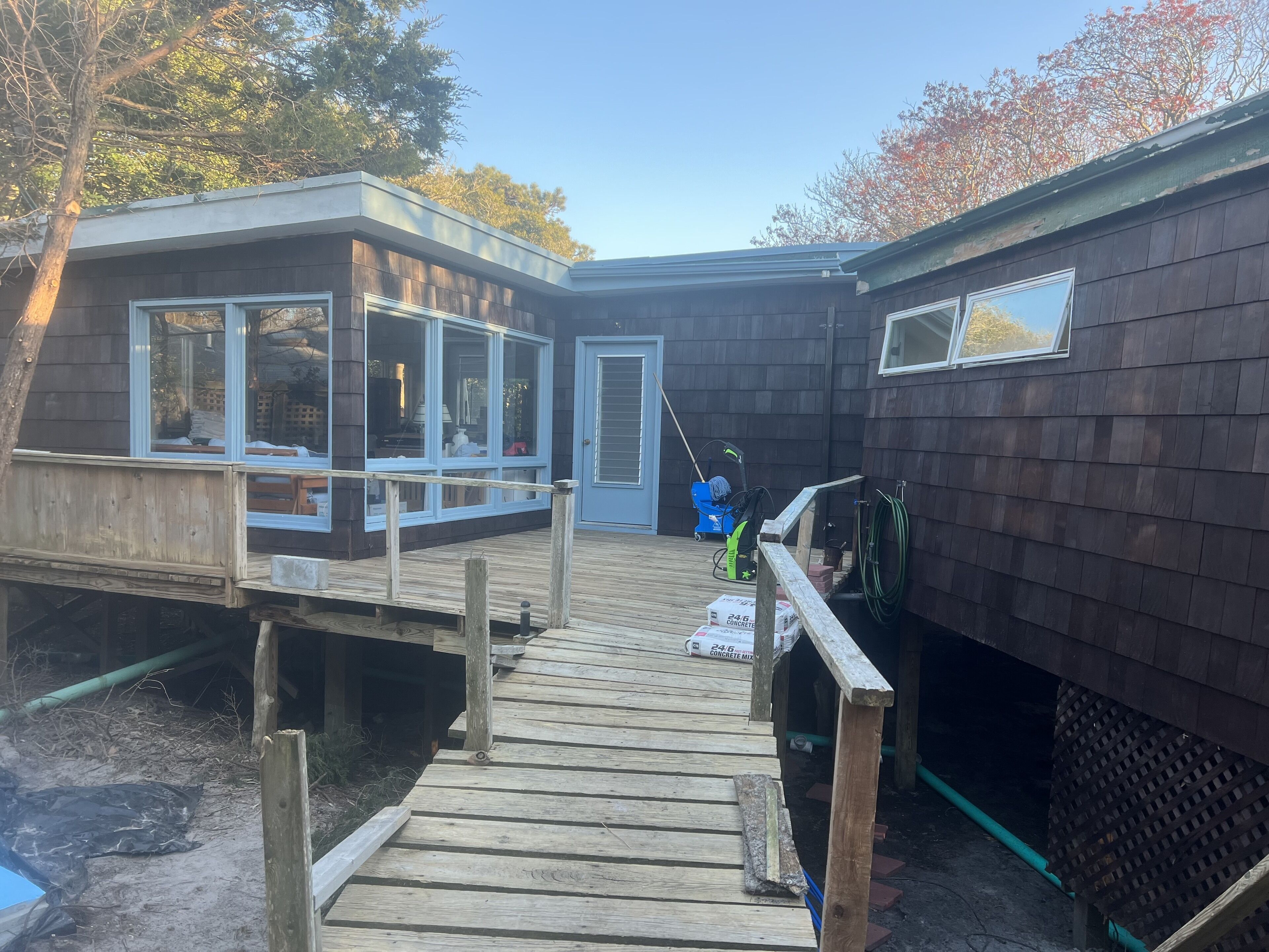 Private 3BR 3BA Fire Island Cottage w/pool 4 min to harborl