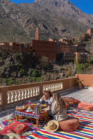 تناول الطعام بالخارج