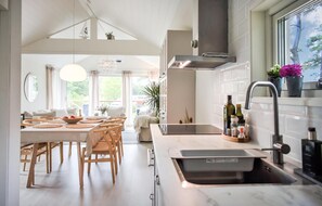 Fridge, oven, stovetop, dishwasher - Cozy home in Yngsjö with kitchen (Yngsjö)